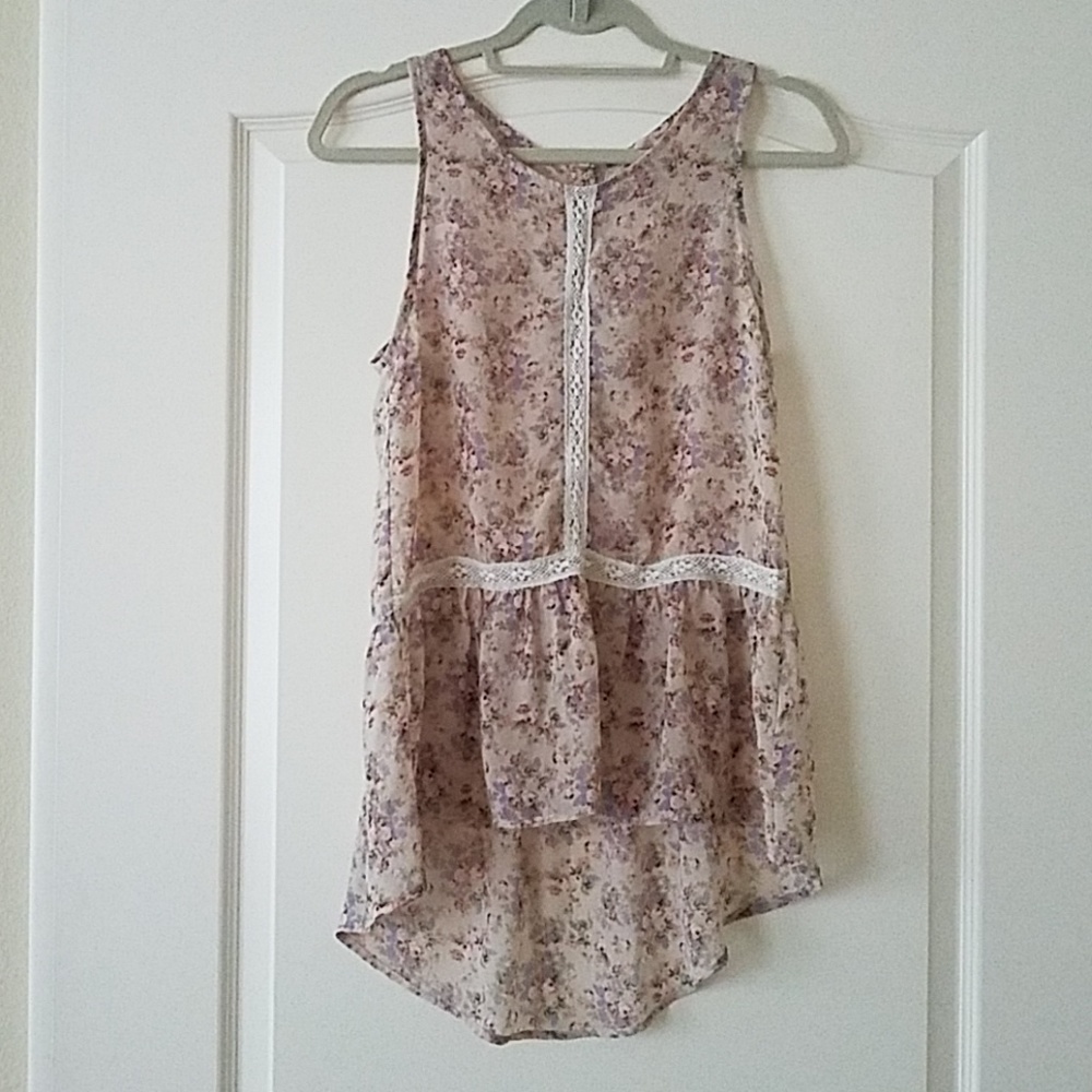 Nordstrom hi lo floral top with lace trim
